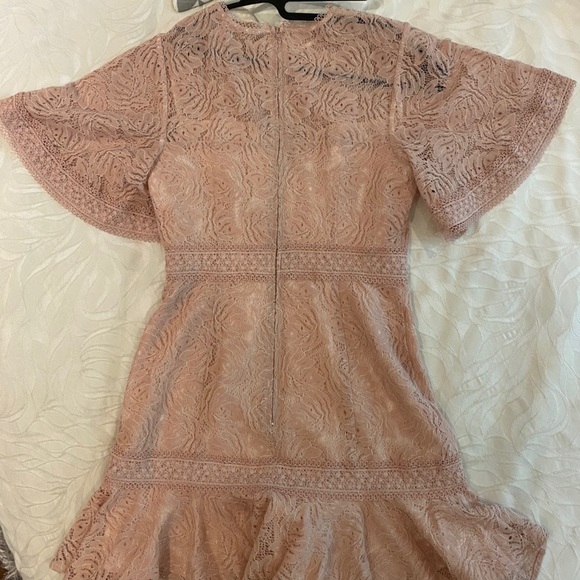 ‼️SOLD‼️pink lace dress w/ short ruffle sleeves - Picture 3 of 3
